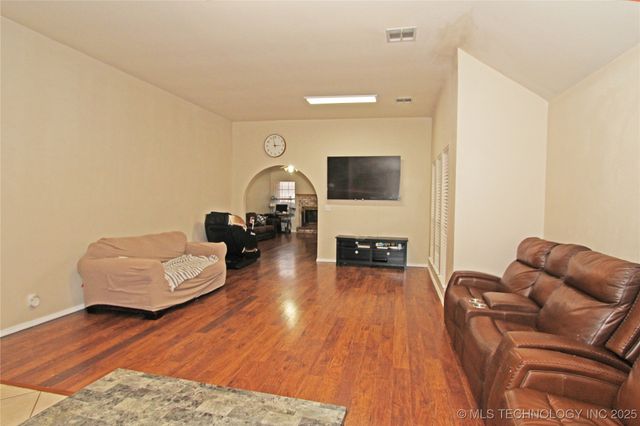 199 W 113th Court S, Jenks, OK 74037