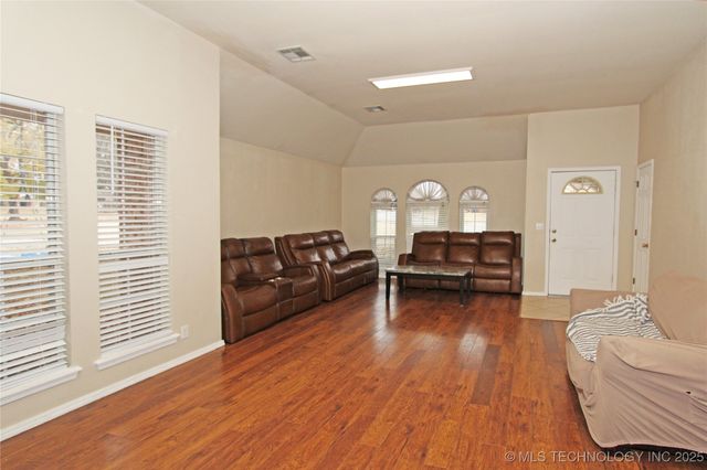 199 W 113th Court S, Jenks, OK 74037