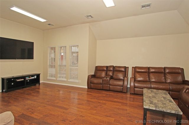 199 W 113th Court S, Jenks, OK 74037