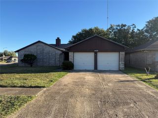 8426 S Meadow Bird Circle, Houston, TX 77489