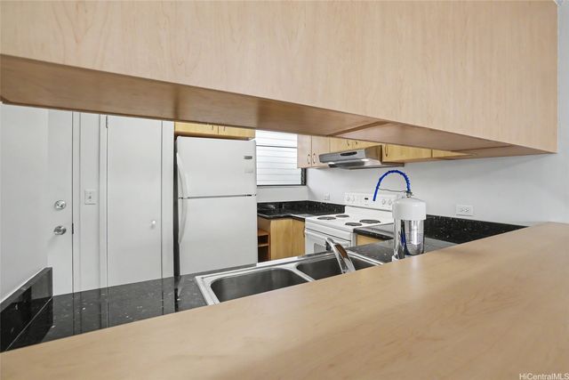 1147 Ala Napunani Street 205, Honolulu, HI 96818