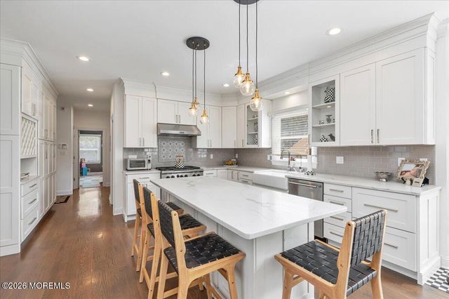 6 Chardonnay Drive, Holmdel, NJ 07733