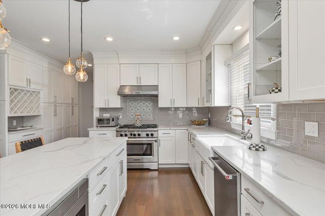 6 Chardonnay Drive, Holmdel, NJ 07733