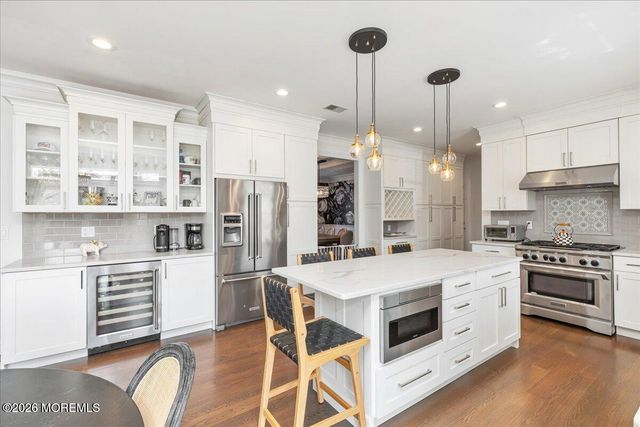 6 Chardonnay Drive, Holmdel, NJ 07733