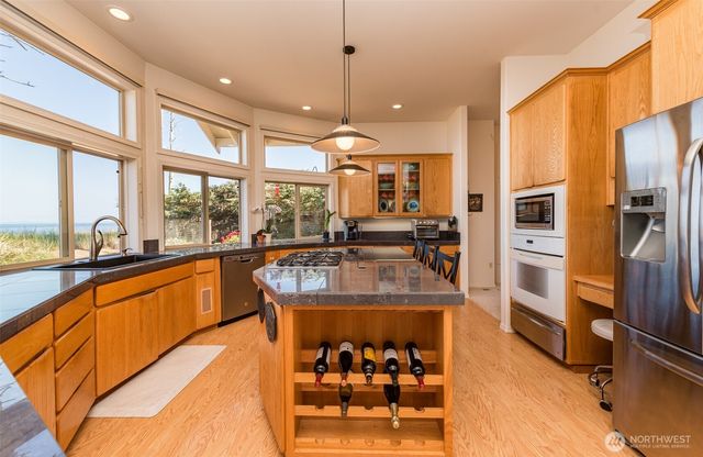 110 Sea Bluff Lane, Port Angeles, WA 98362