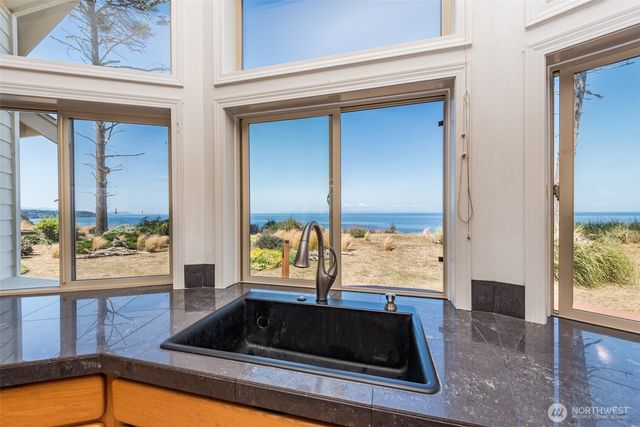 110 Sea Bluff Lane, Port Angeles, WA 98362