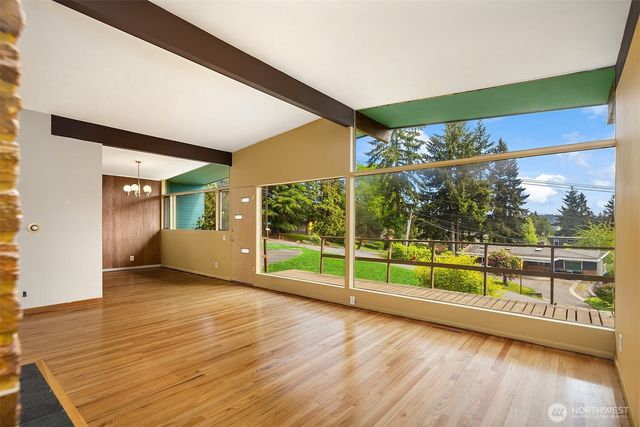 6180 NE 185th Street, Kenmore, WA 98028