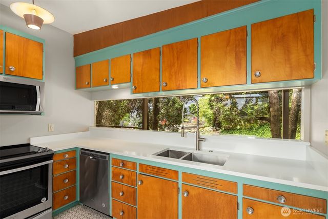 6180 NE 185th Street, Kenmore, WA 98028