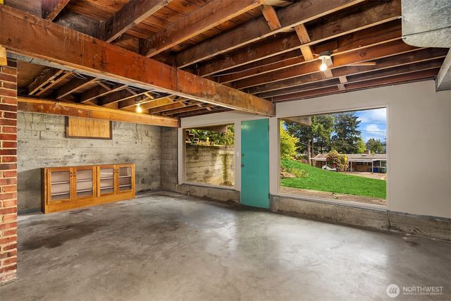6180 NE 185th Street, Kenmore, WA 98028