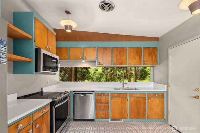 6180 NE 185th Street, Kenmore, WA 98028
