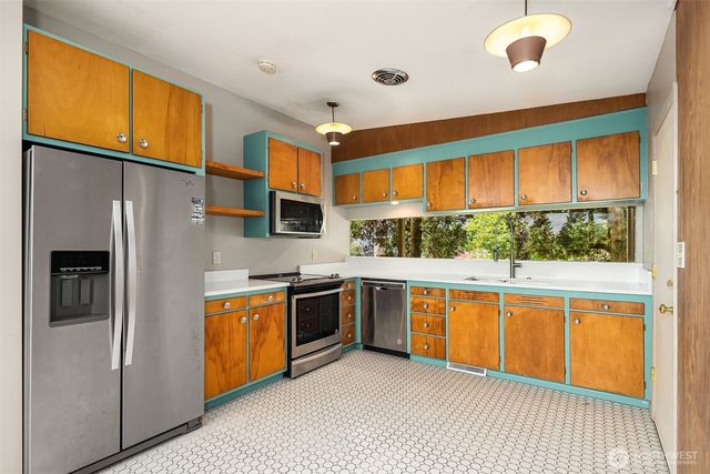 6180 NE 185th Street, Kenmore, WA 98028