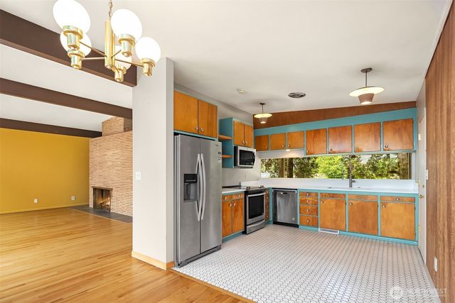 6180 NE 185th Street, Kenmore, WA 98028