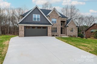 1328 33rd Avenue Drive NE, Hickory, NC 28601