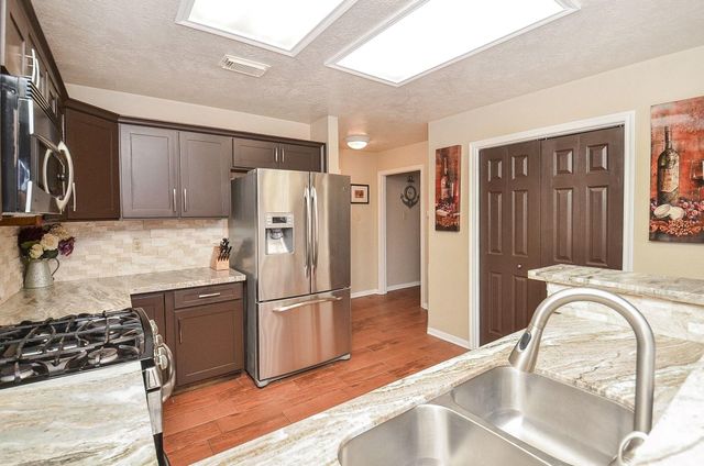 15911 Surrey Woods Drive, Friendswood, TX 77546