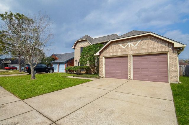 15911 Surrey Woods Drive, Friendswood, TX 77546