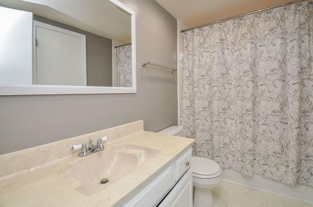 15911 Surrey Woods Drive, Friendswood, TX 77546