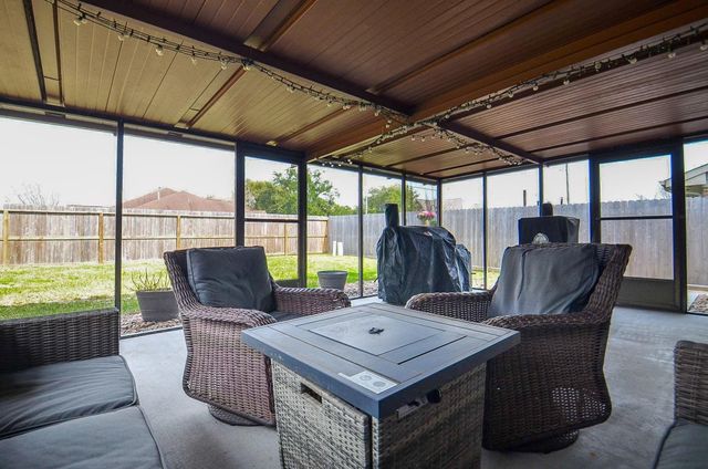 15911 Surrey Woods Drive, Friendswood, TX 77546