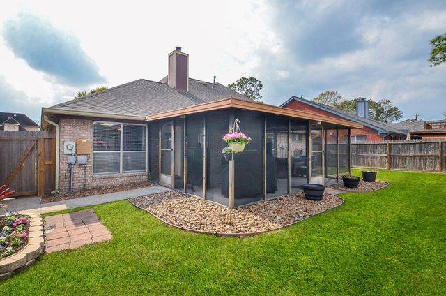 15911 Surrey Woods Drive, Friendswood, TX 77546