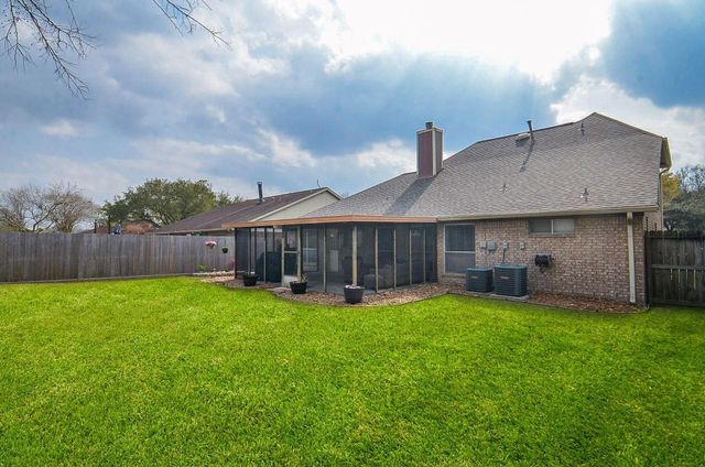 15911 Surrey Woods Drive, Friendswood, TX 77546