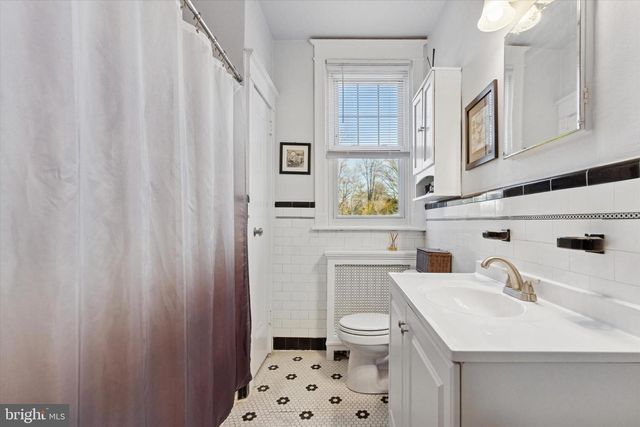 6329 E VALLEY GREEN RD, Flourtown, PA 19031