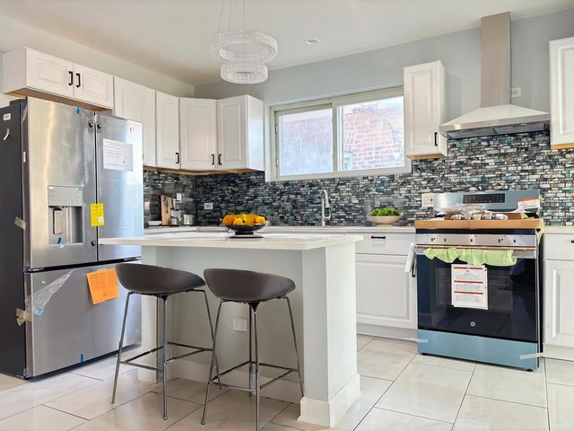 8630 S Bishop Street, Chicago, IL 60620