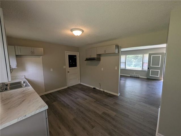 1206 E 134th Street, Grandview, MO 64030