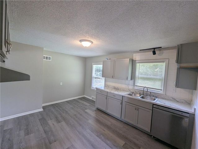 1206 E 134th Street, Grandview, MO 64030