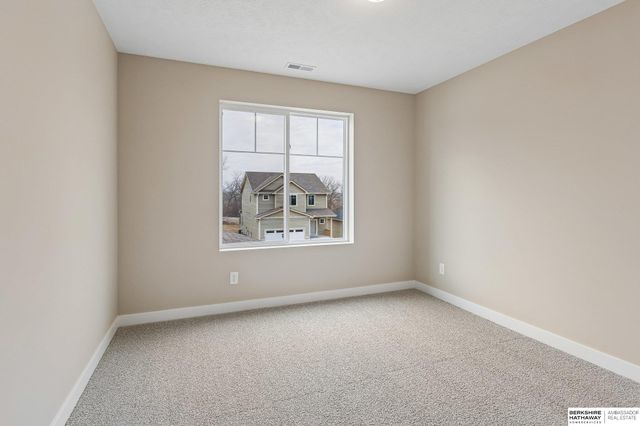 7713 N 116th Avenue, Omaha, NE 68142
