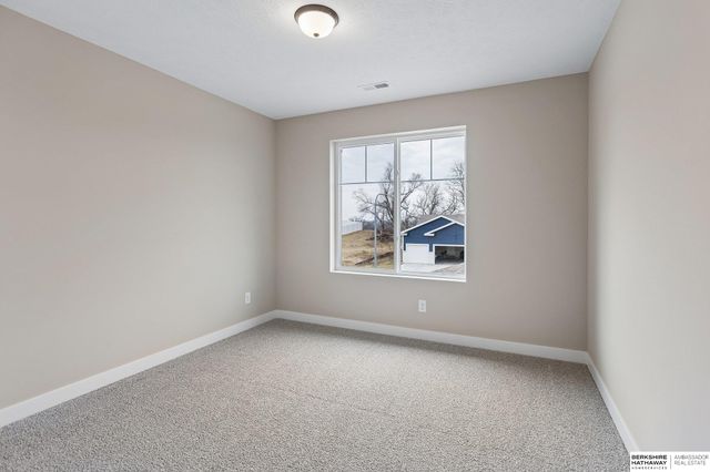 7713 N 116th Avenue, Omaha, NE 68142