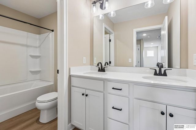 7713 N 116th Avenue, Omaha, NE 68142