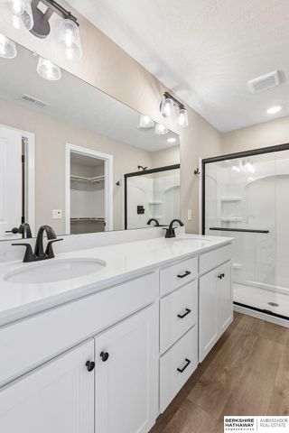 7713 N 116th Avenue, Omaha, NE 68142