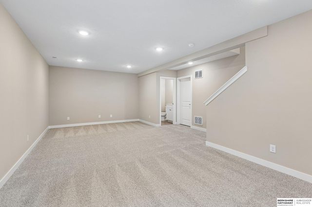 7713 N 116th Avenue, Omaha, NE 68142