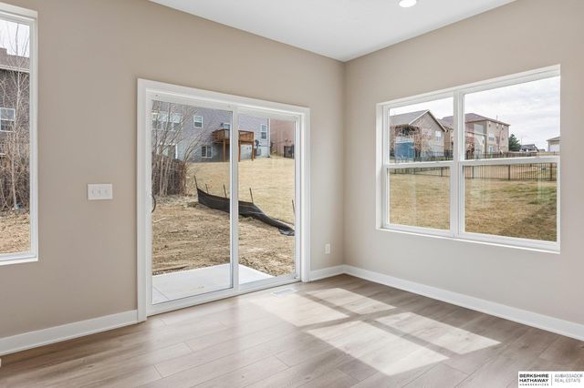7713 N 116th Avenue, Omaha, NE 68142