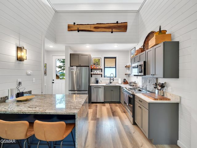 1366 Lake Haven Way, Sevierville, TN 37876