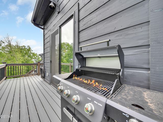 1366 Lake Haven Way, Sevierville, TN 37876