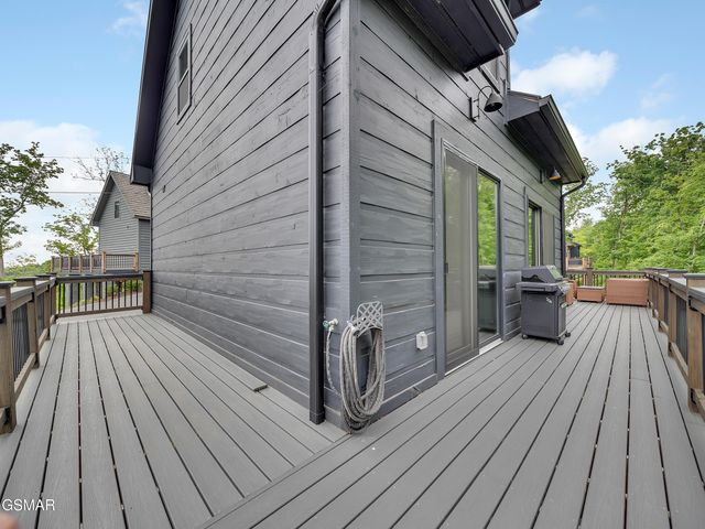 1366 Lake Haven Way, Sevierville, TN 37876