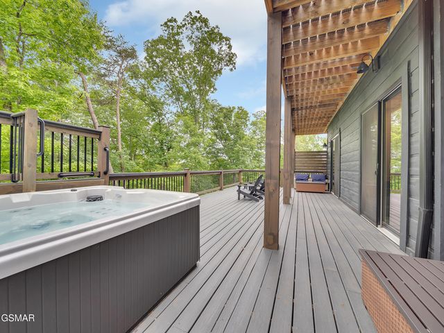 1366 Lake Haven Way, Sevierville, TN 37876