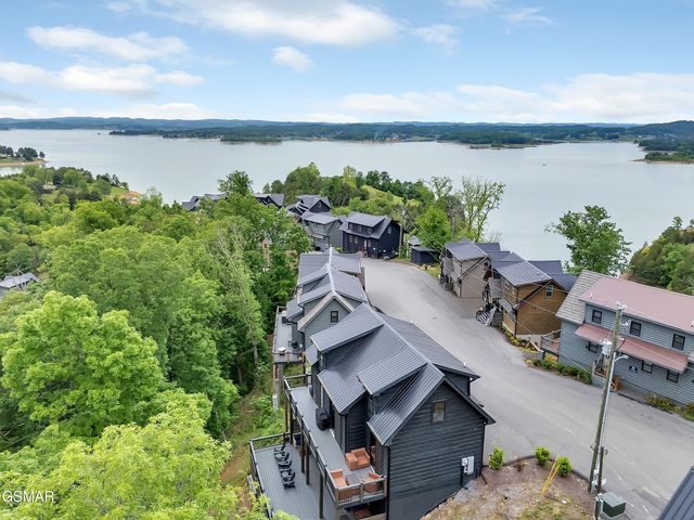 1366 Lake Haven Way, Sevierville, TN 37876