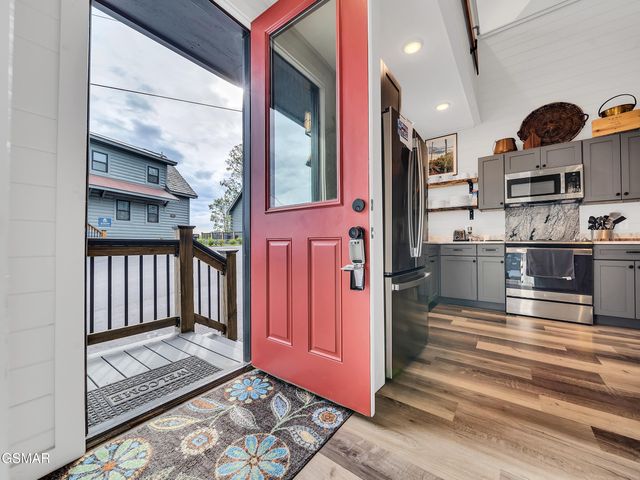 1366 Lake Haven Way, Sevierville, TN 37876