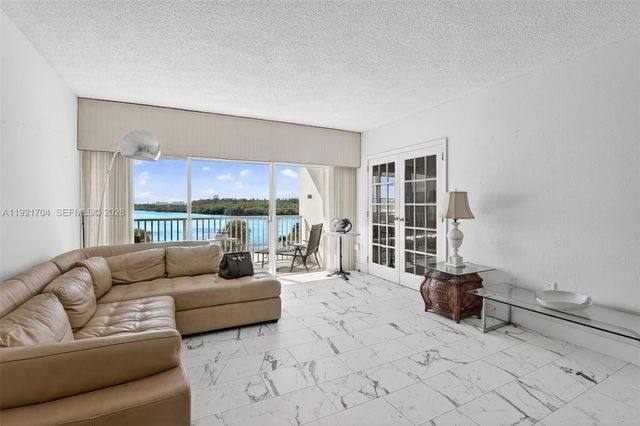 300 Bayview Drive 308, Sunny Isles Beach, FL 33160