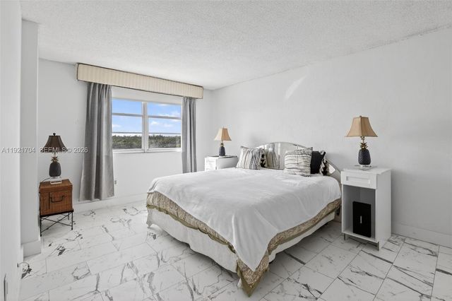 300 Bayview Drive 308, Sunny Isles Beach, FL 33160