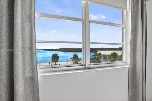 300 Bayview Drive 308, Sunny Isles Beach, FL 33160