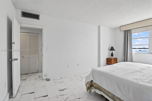 300 Bayview Drive 308, Sunny Isles Beach, FL 33160