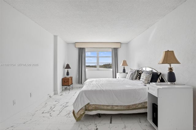 300 Bayview Drive 308, Sunny Isles Beach, FL 33160
