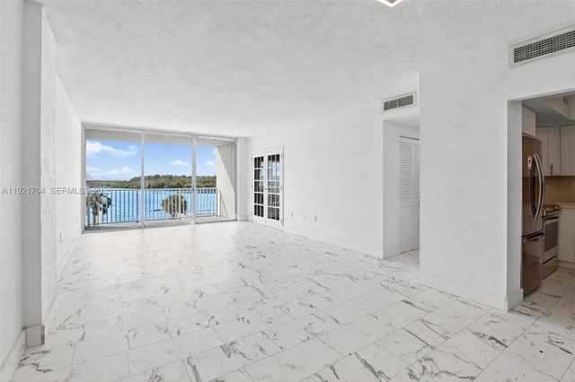 300 Bayview Drive 308, Sunny Isles Beach, FL 33160