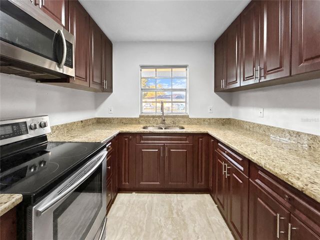 37502 OAKVIEW CIRCLE, Dade City, FL 33523