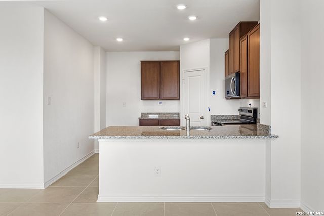 5006 KAYAK COVE, Elmendorf, TX 78112