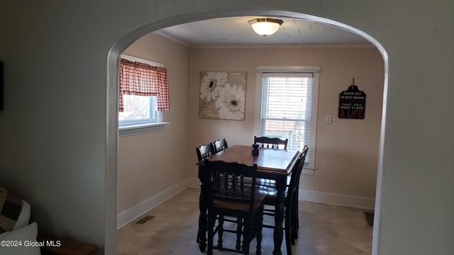 11 Saratoga Avenue, Broadalbin, NY 12025