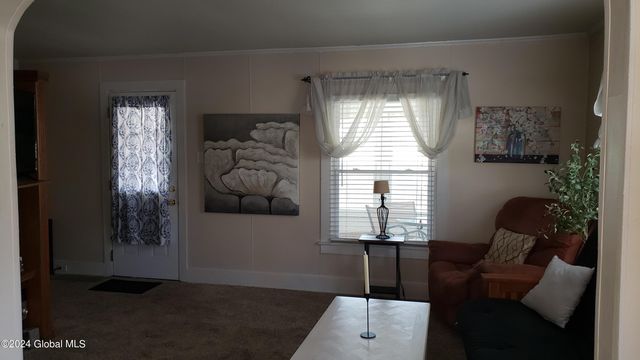 11 Saratoga Avenue, Broadalbin, NY 12025