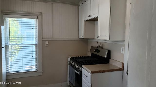 11 Saratoga Avenue, Broadalbin, NY 12025